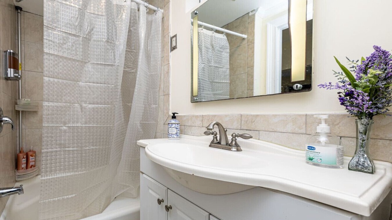 Photo of Bathroom in Roxbury