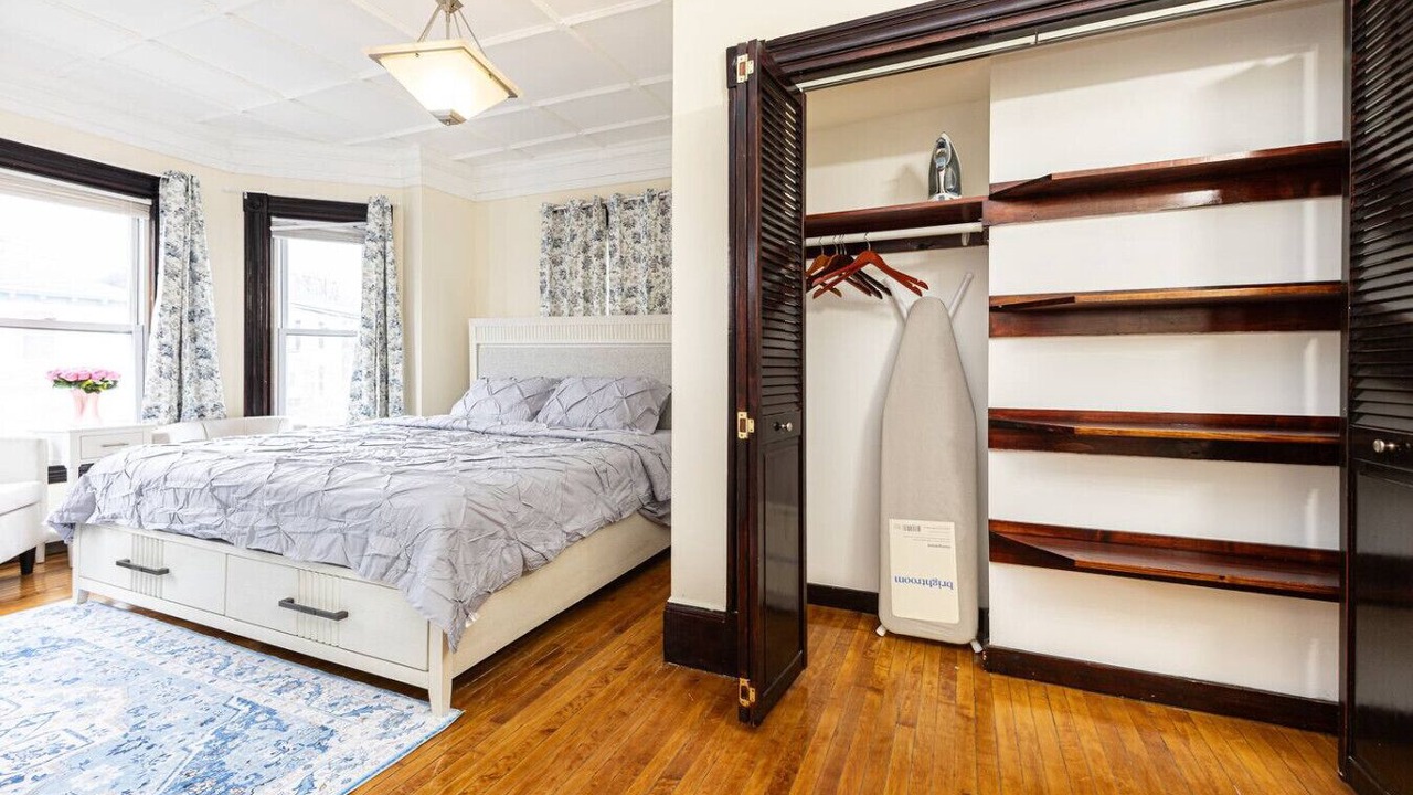 Photo of Bedroom in Roxbury