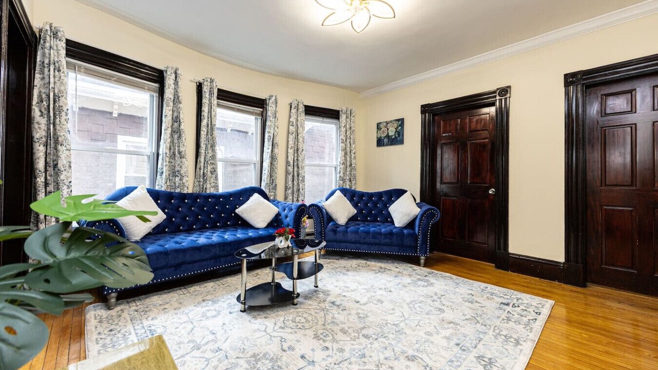 Photo of Livingroom in Roxbury