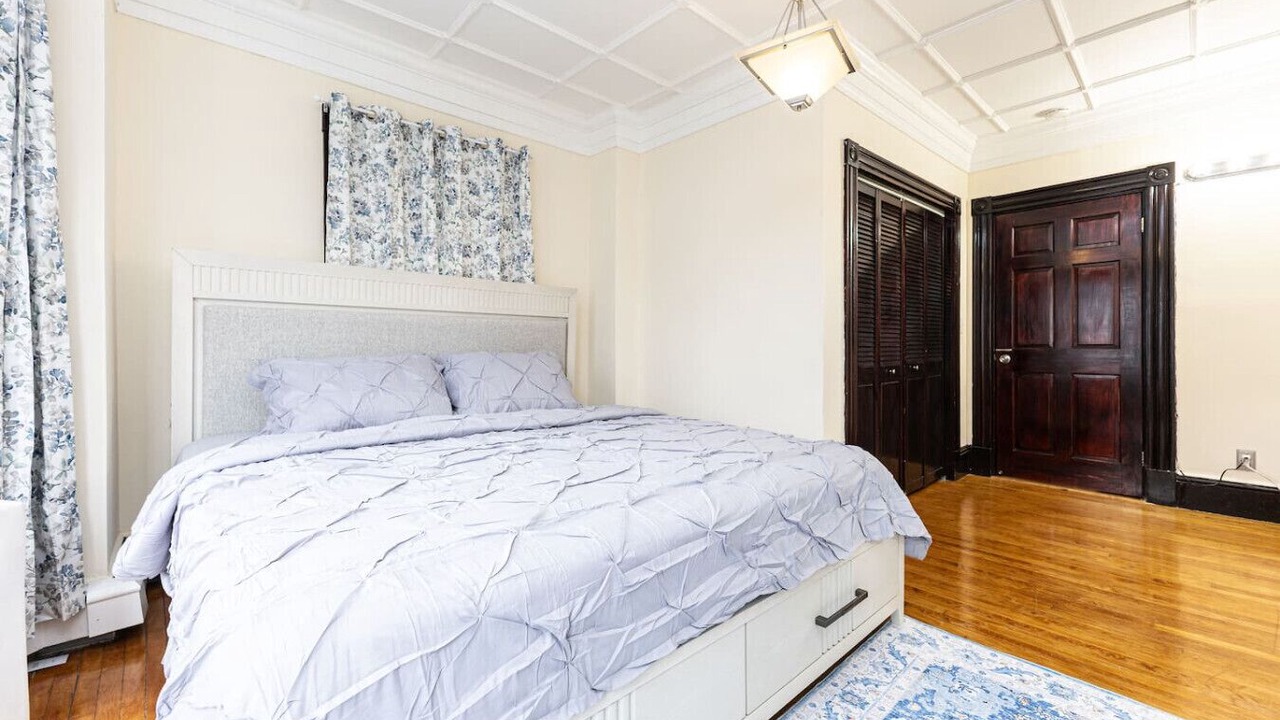 Photo of Bedroom in Roxbury