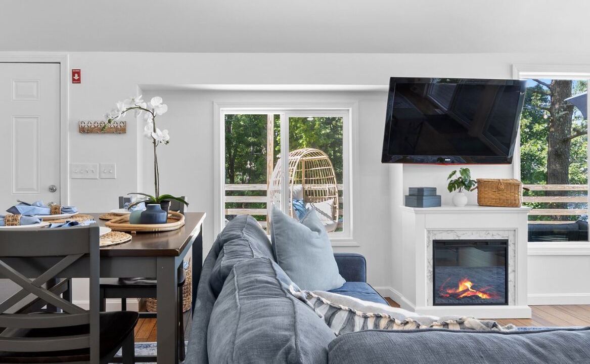 Photo of Livingroom in Ponds of Plymouth