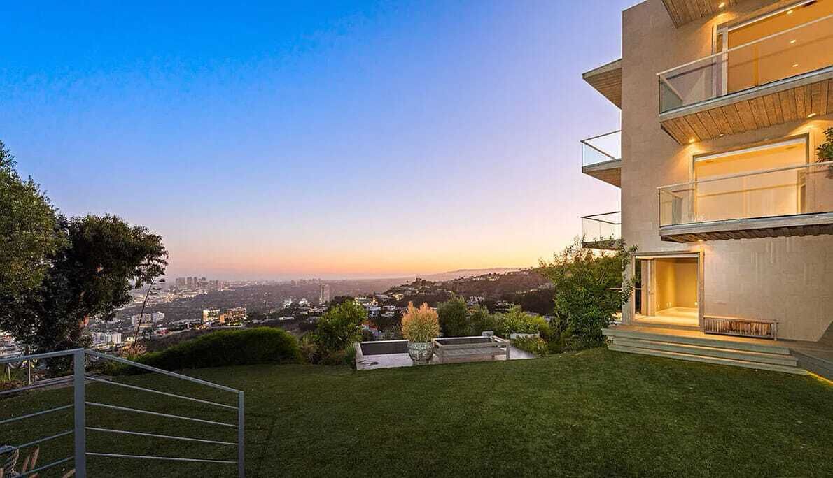 Photo of Outdoor in Hollywood Hills West