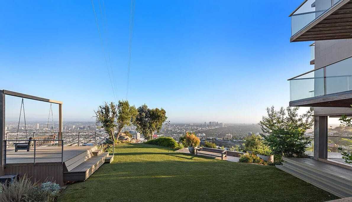 Photo of Patio Balcony in Hollywood Hills West