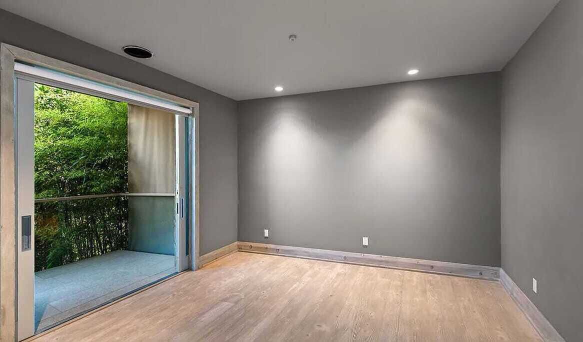 Photo of Others in Hollywood Hills West