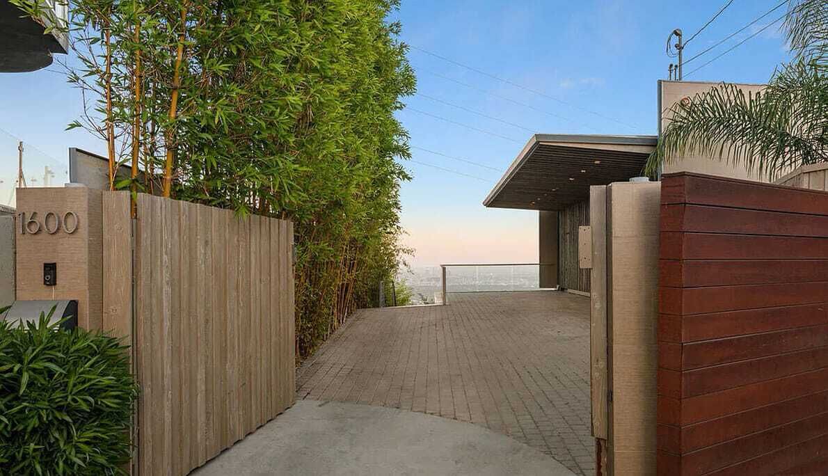 Photo of Outdoor in Hollywood Hills West