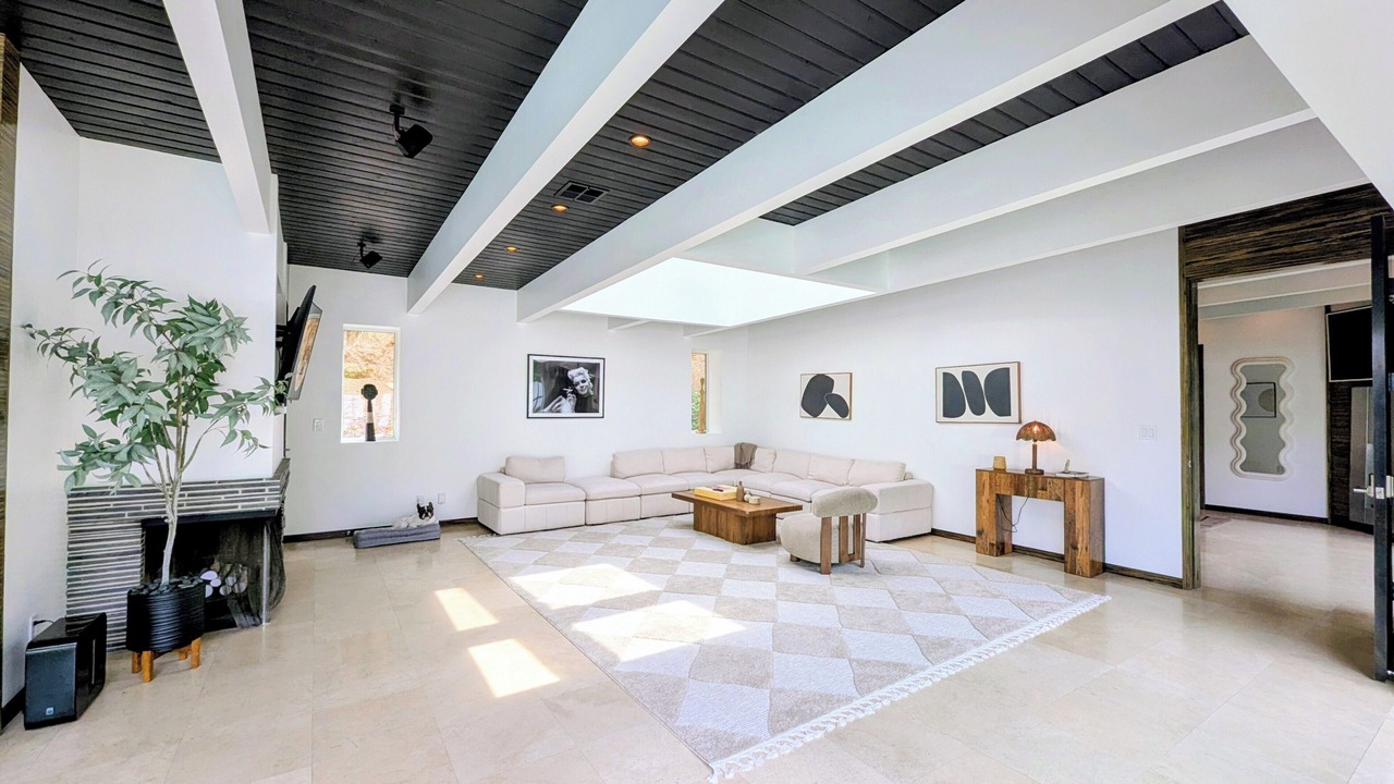 Photo of Others in Hollywood Hills West