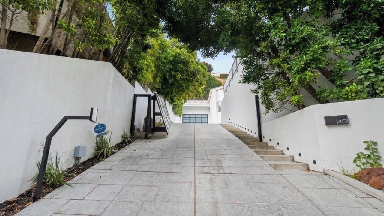 Photo of Outdoor in Hollywood Hills West