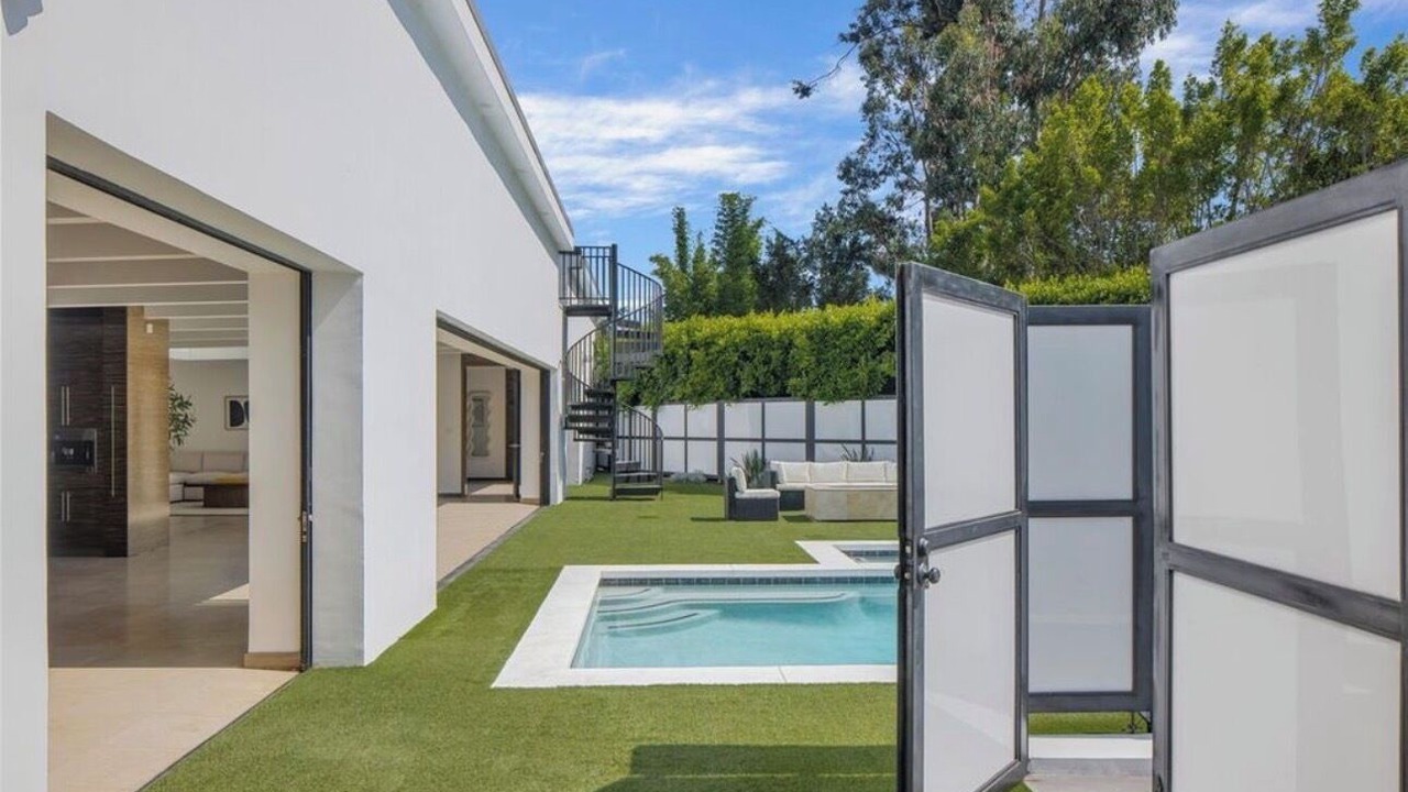 Photo of Outdoor in Hollywood Hills West