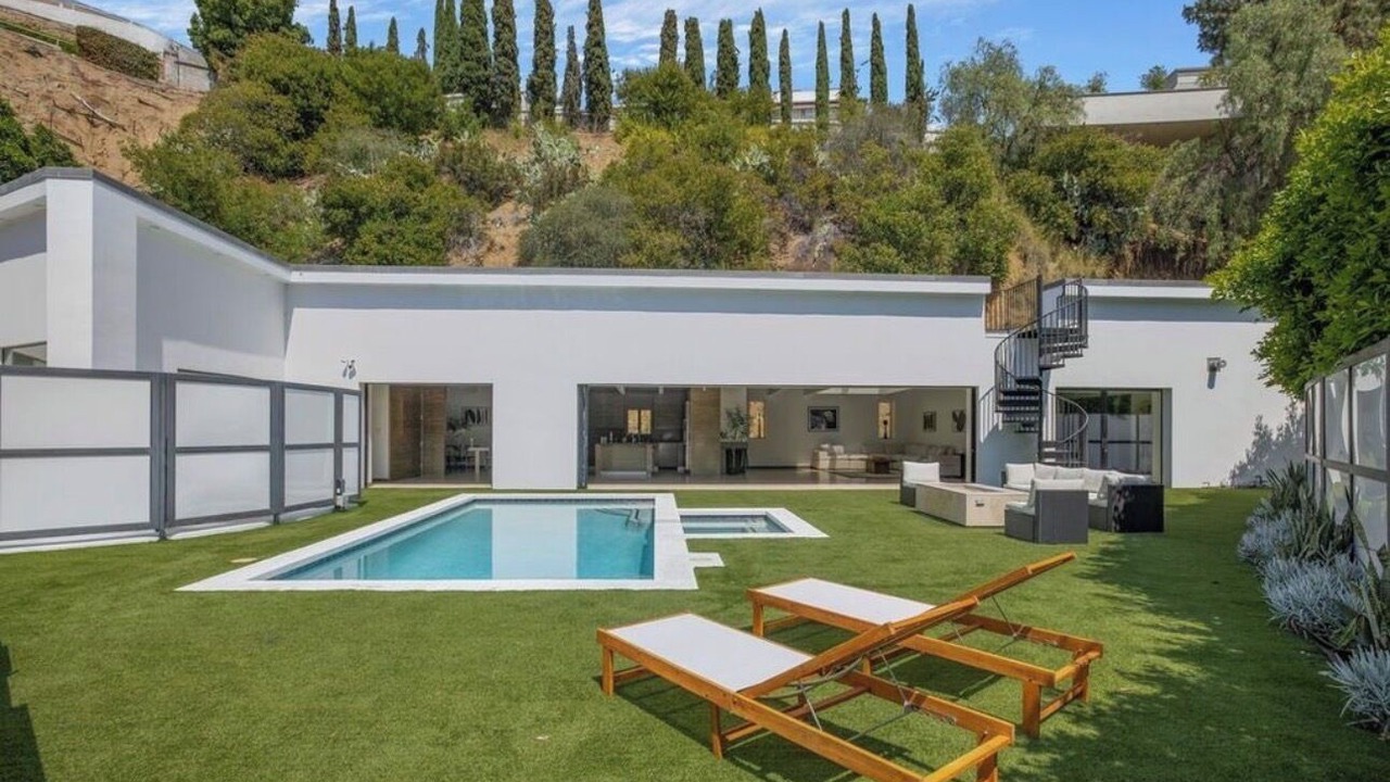 Photo of Outdoor in Hollywood Hills West