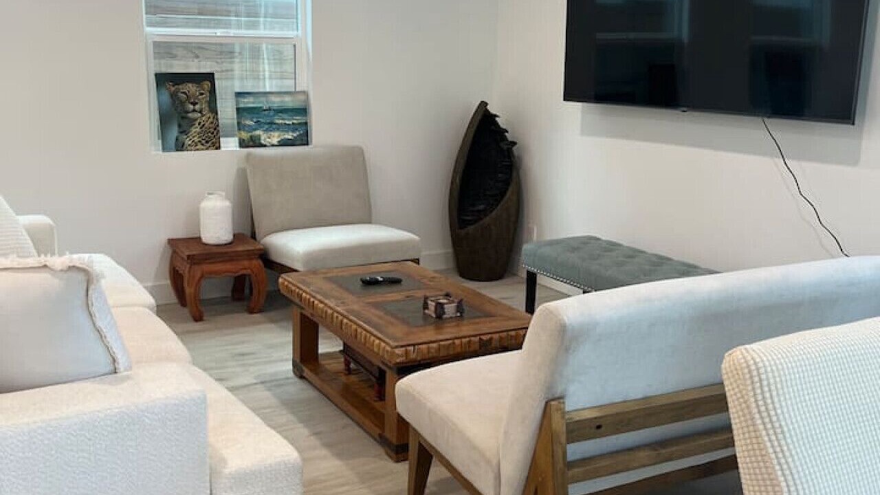 Photo of Livingroom in Woodland Hills