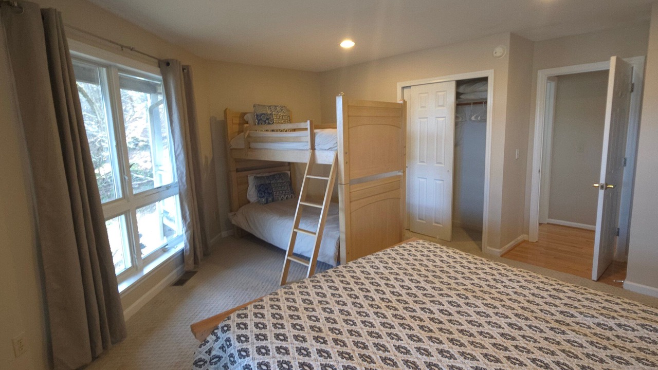 Photo of Bedroom in Mountainside