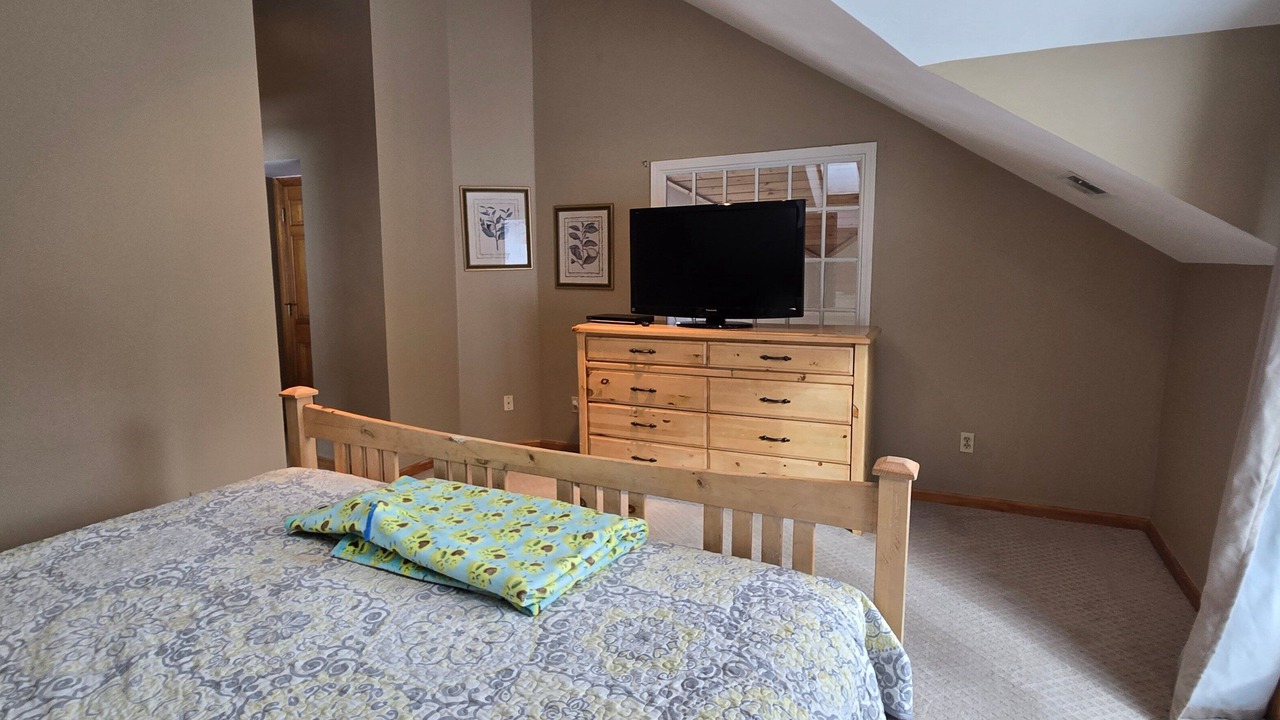 Photo of Bedroom in Mountainside