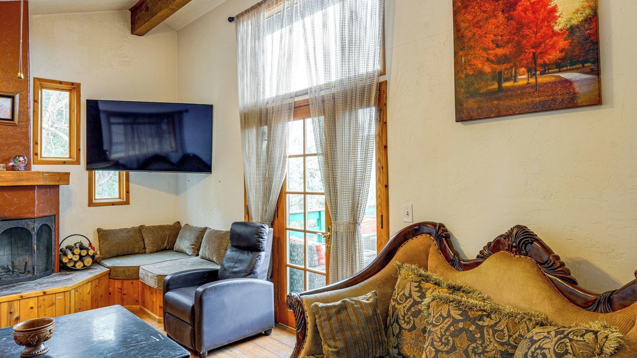 Photo of Livingroom in Pine Mountain Club
