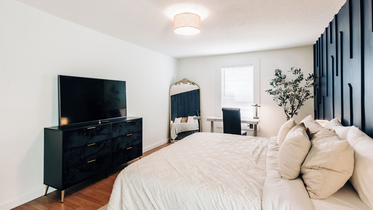 Photo of Bedroom in Summit - University