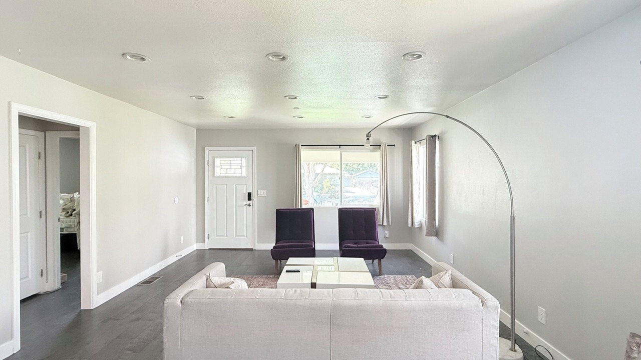 Photo of Livingroom in North Central