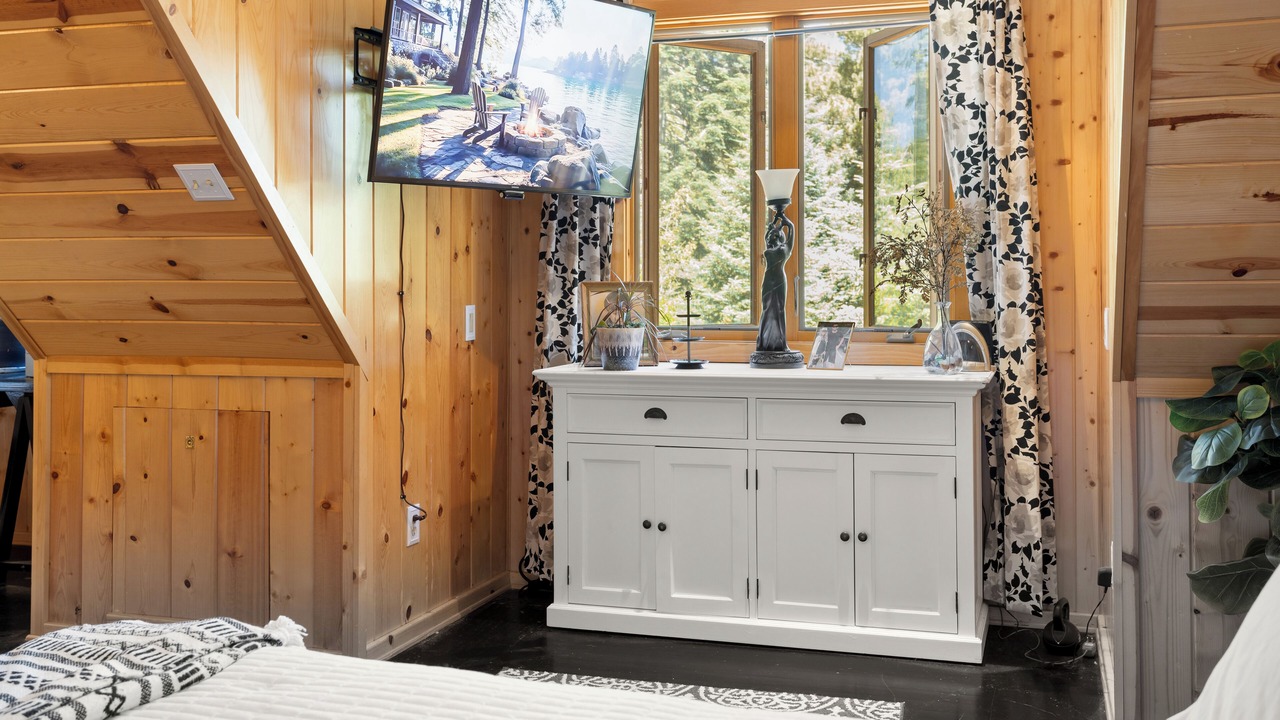 Photo of Bedroom in Crest Estates