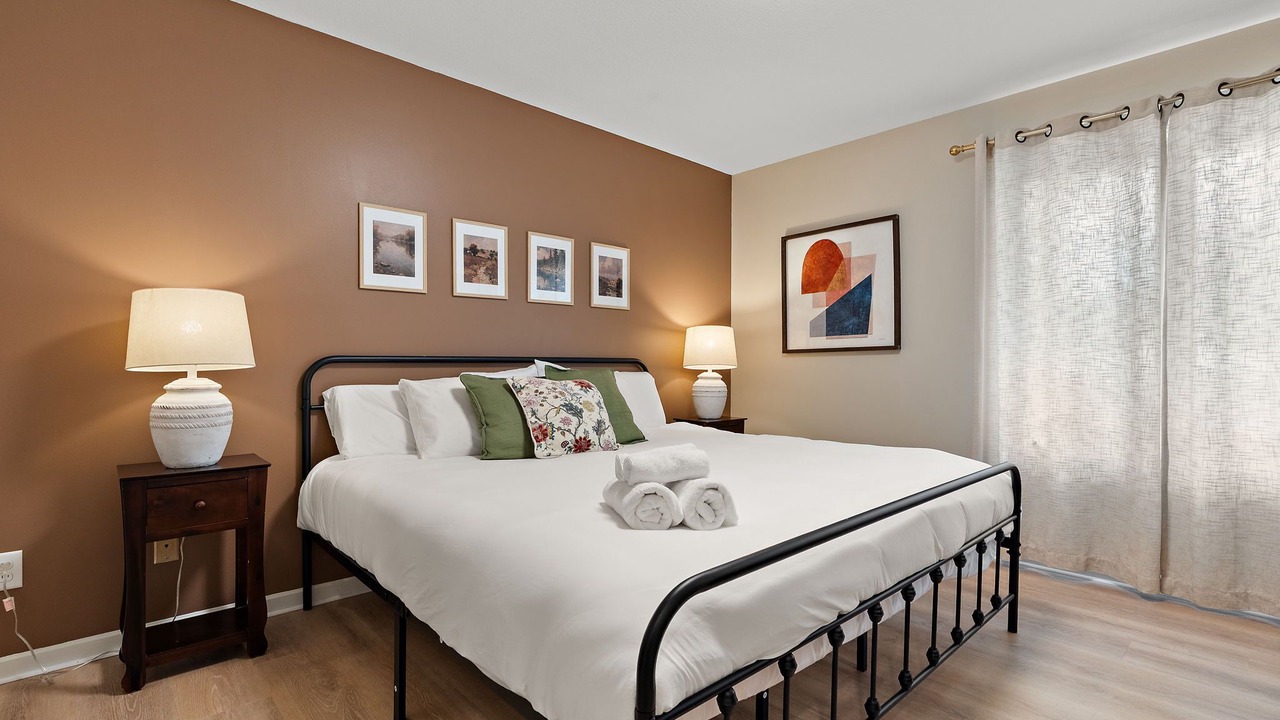 Photo of Bedroom in Summit - University