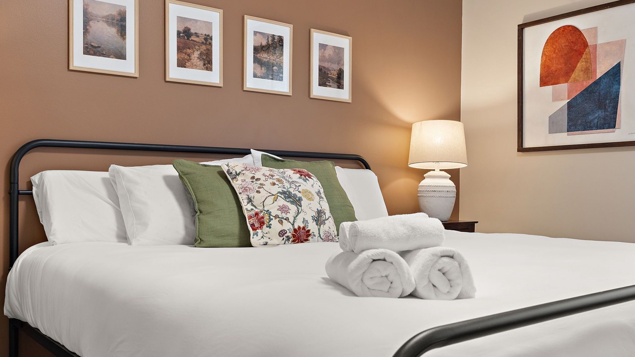 Photo of Bedroom in Summit - University