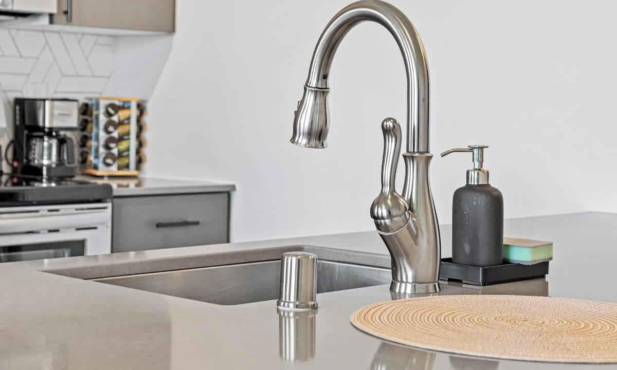 Photo of Kitchen in Lyn-Lake