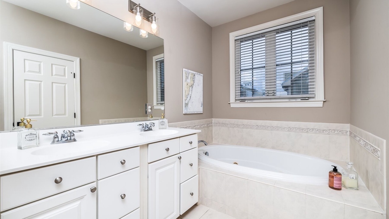 Photo of Bathroom in Sunset Island