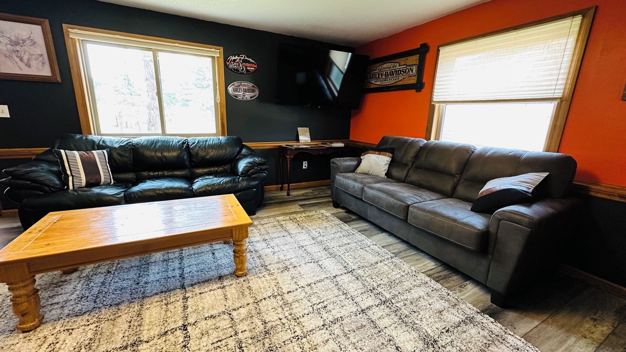Photo of Livingroom in Colonial Pine Hills