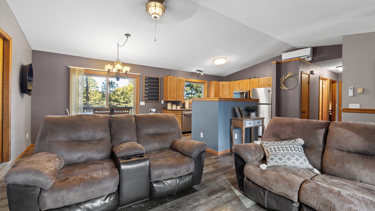 Photo of Livingroom in Colonial Pine Hills