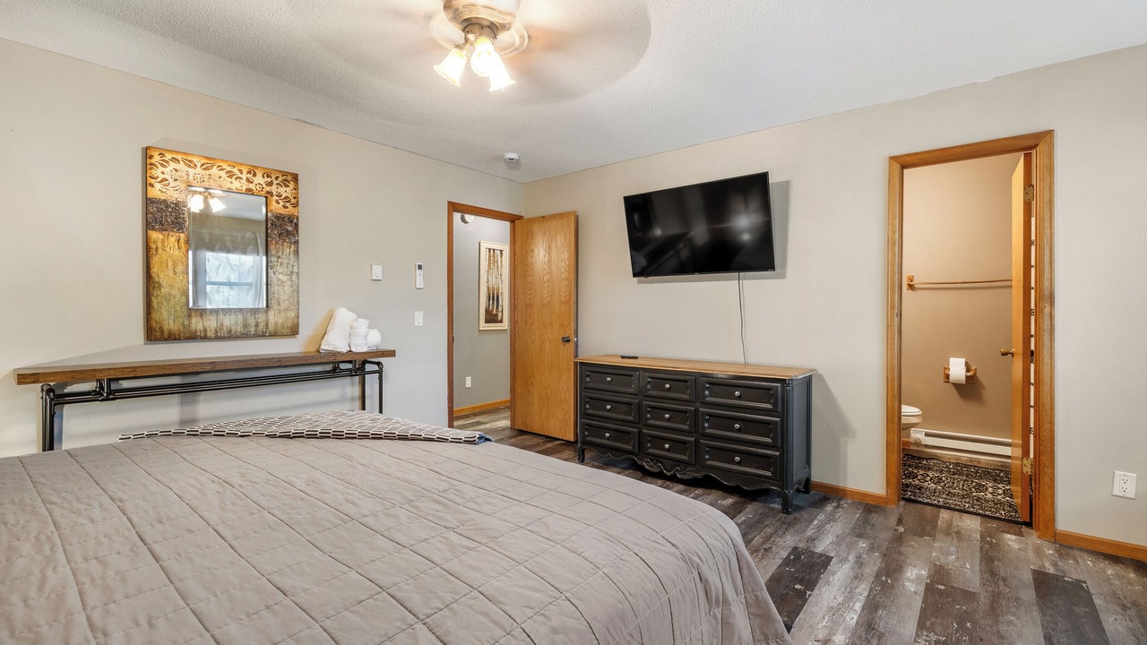Photo of Bedroom in Colonial Pine Hills