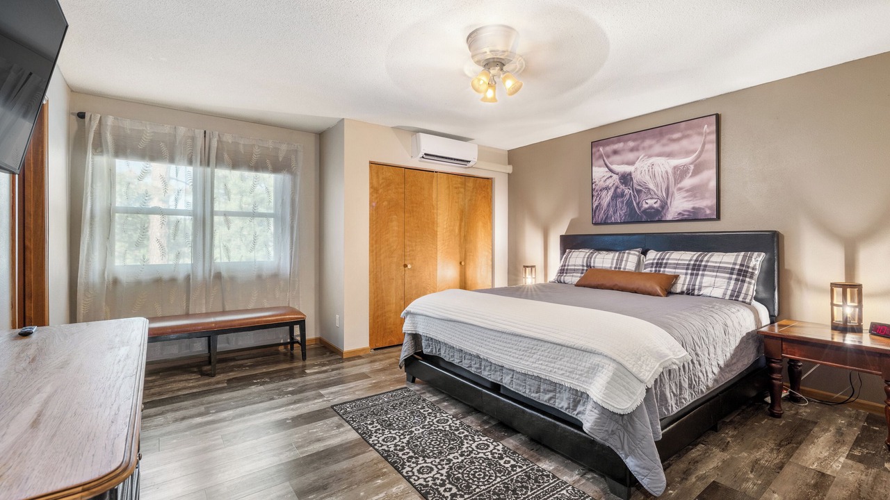 Photo of Bedroom in Colonial Pine Hills