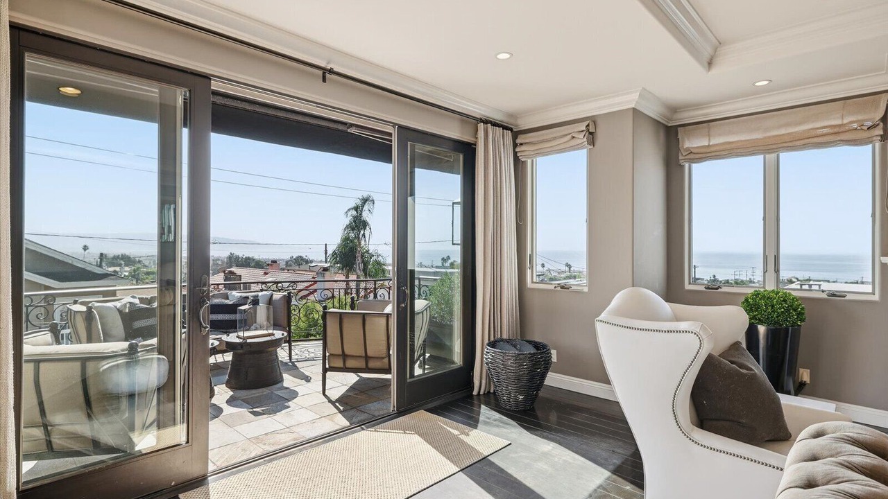 Photo of Livingroom in The Strand