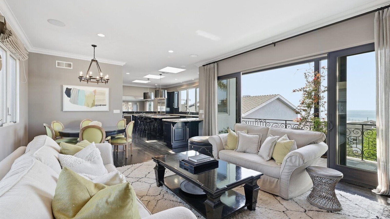 Photo of Livingroom in The Strand