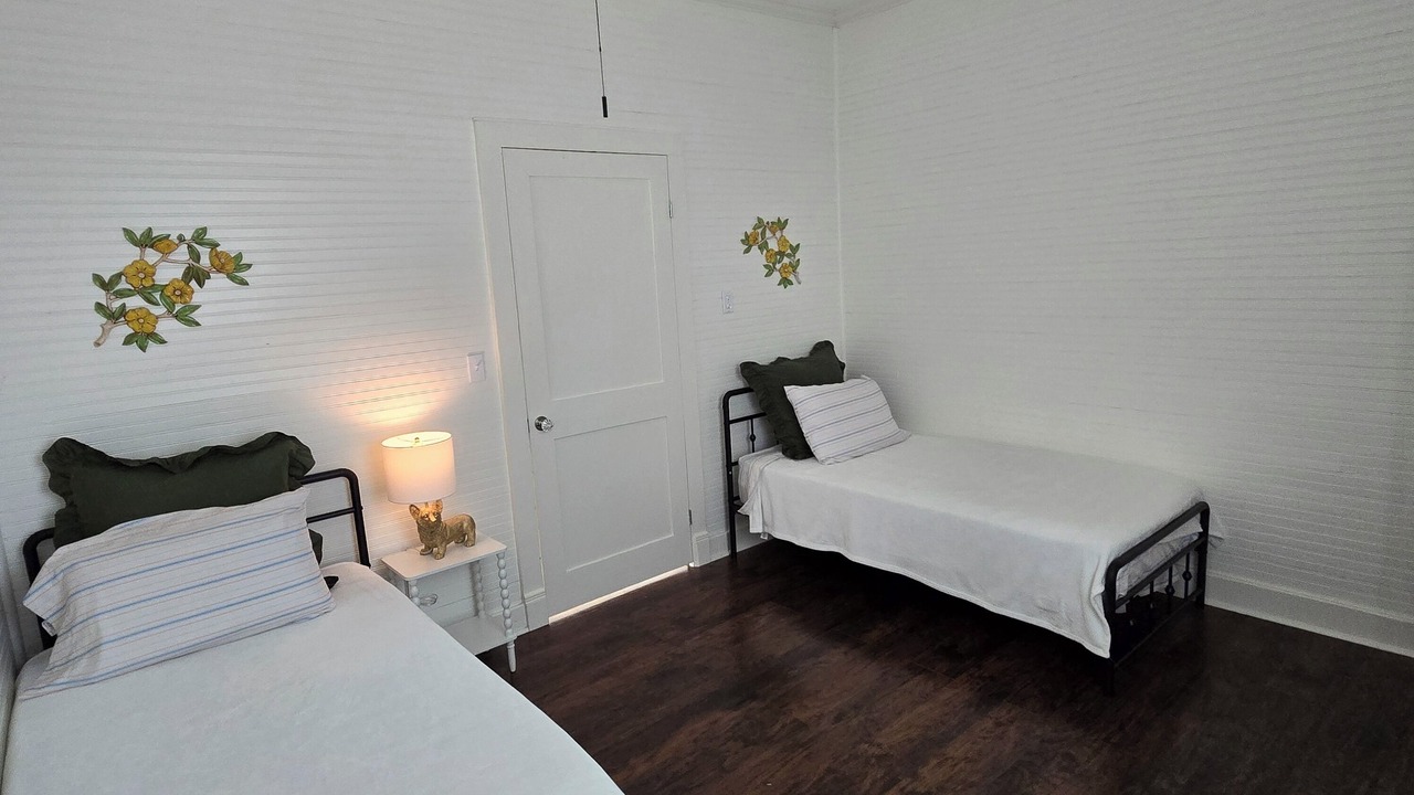 Photo of Bedroom in Supreme