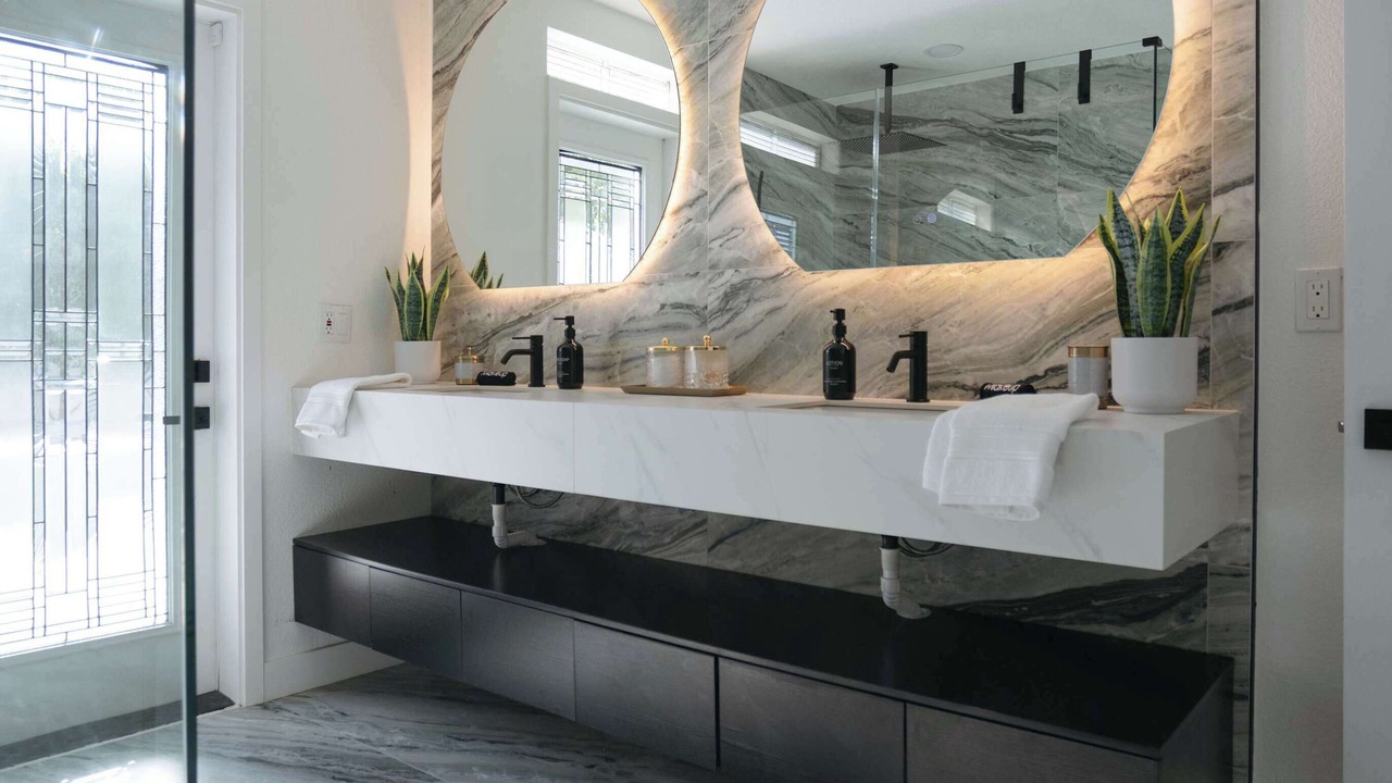 Photo of Bathroom in Racquet Club West