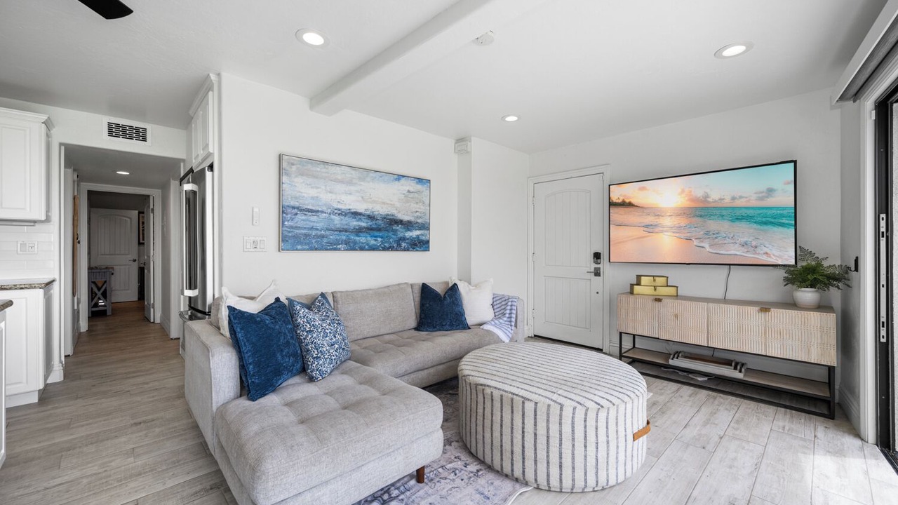 Photo of Livingroom in Balboa Peninsula
