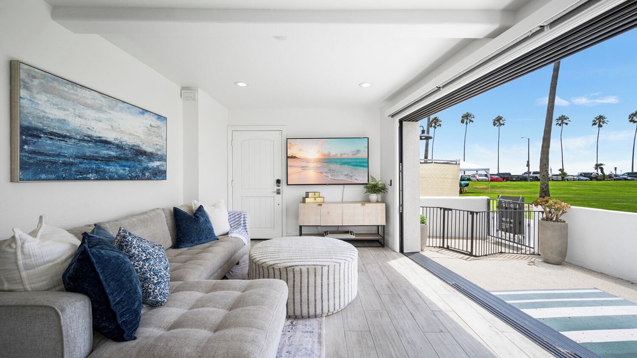 Photo of Livingroom in Balboa Peninsula