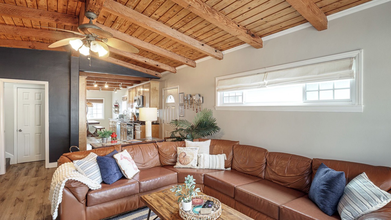 Photo of Livingroom in Silver Strand