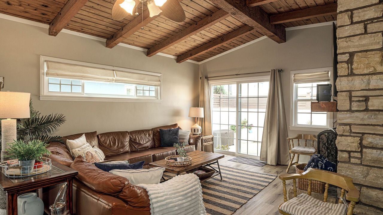 Photo of Livingroom in Silver Strand