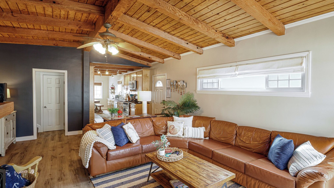 Photo of Livingroom in Silver Strand