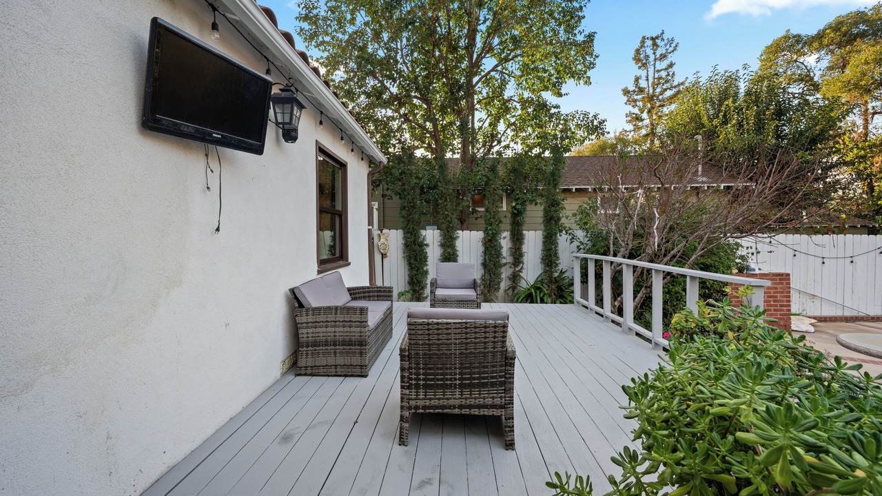 Photo of Patio Balcony in Woodland Hills