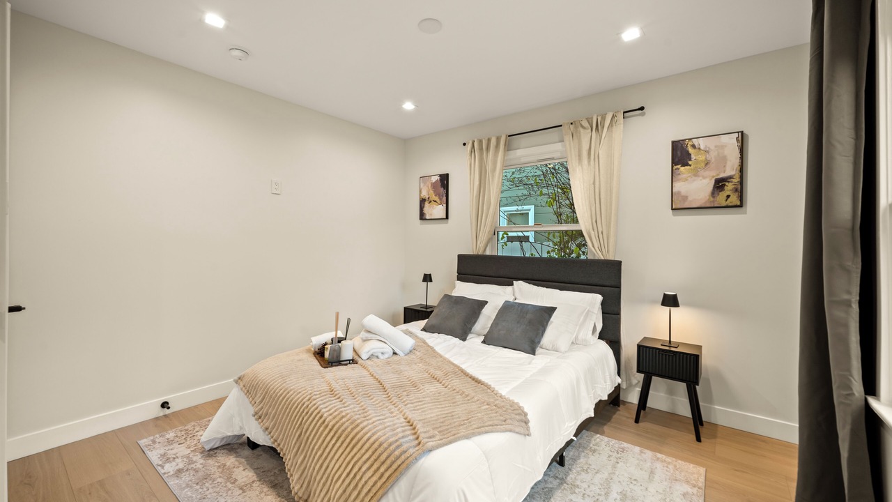 Photo of Bedroom in Woodland Hills