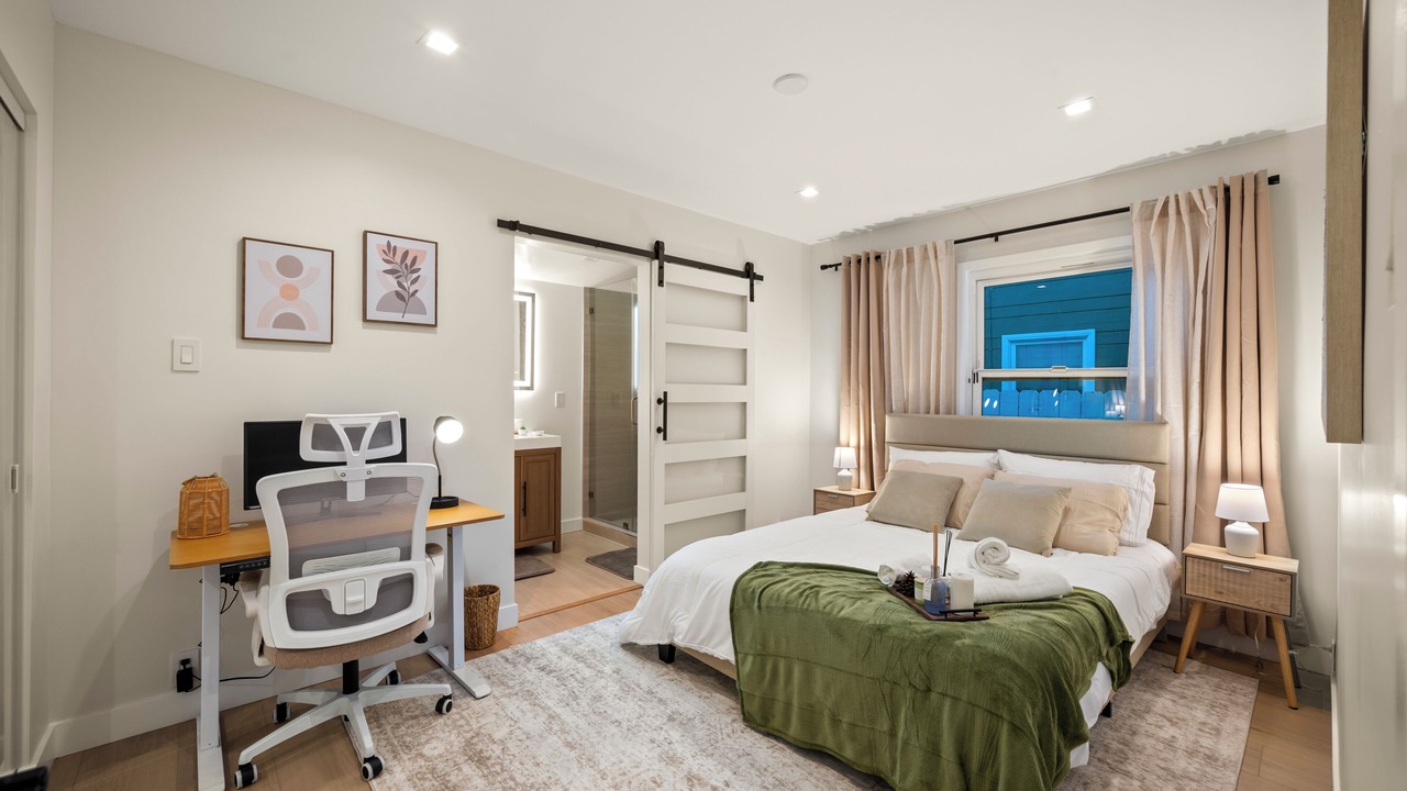 Photo of Bedroom in Woodland Hills
