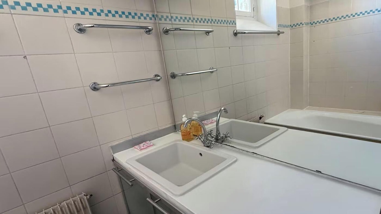 Photo of Bathroom in Quartier de l'Ecole-Militaire