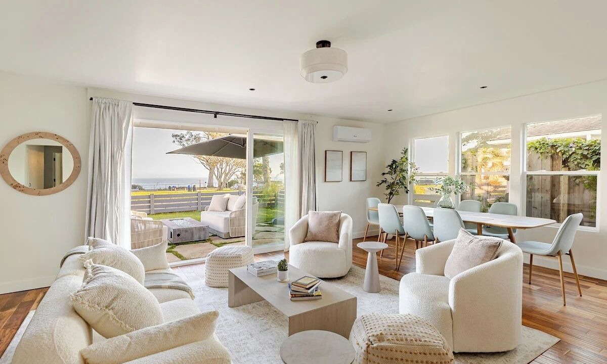 Photo of Livingroom in East Mesa