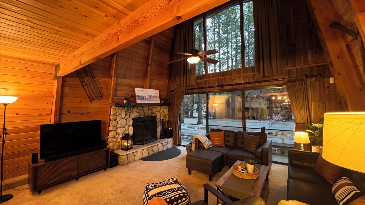 Photo of Livingroom in Summit Estates