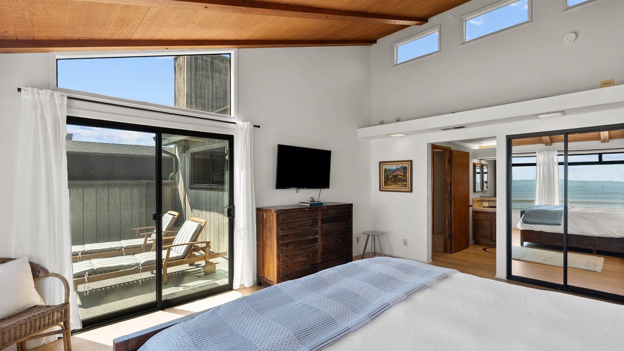 Photo of Bedroom in Faria Beach