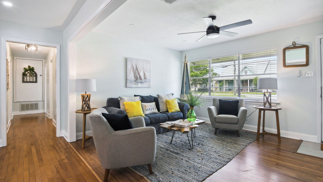 Photo of Livingroom in Long Beach