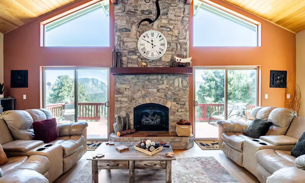 Photo of Livingroom in Pine Mountain Club