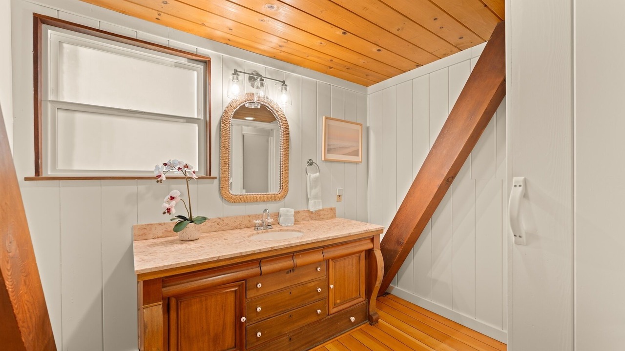 Photo of Bathroom in Ventura