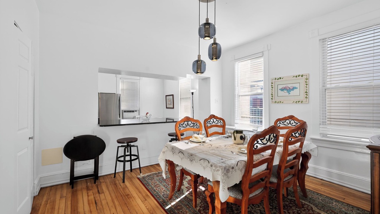 Photo of Livingroom in Truxton Circle