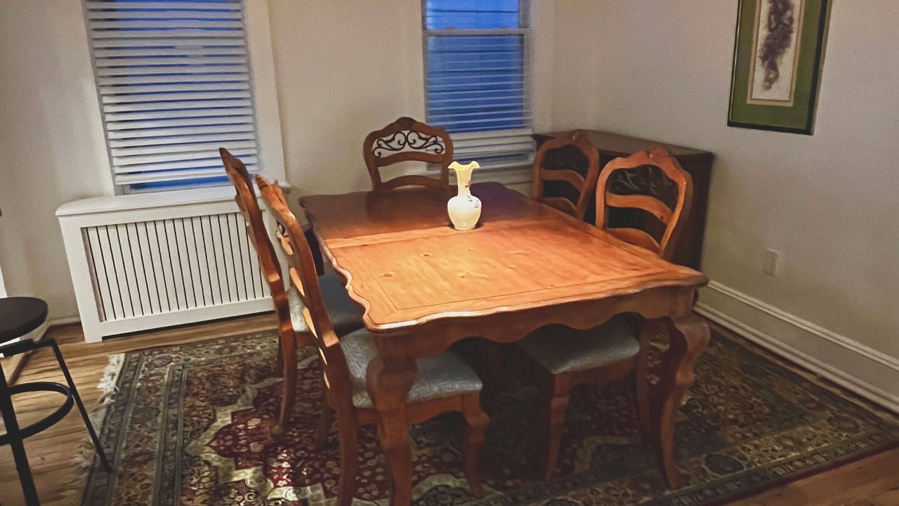 Photo of Livingroom in Truxton Circle