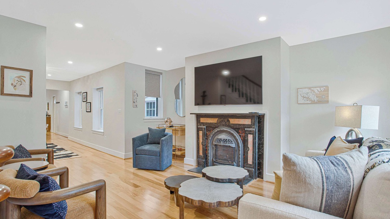 Photo of Livingroom in Historic District